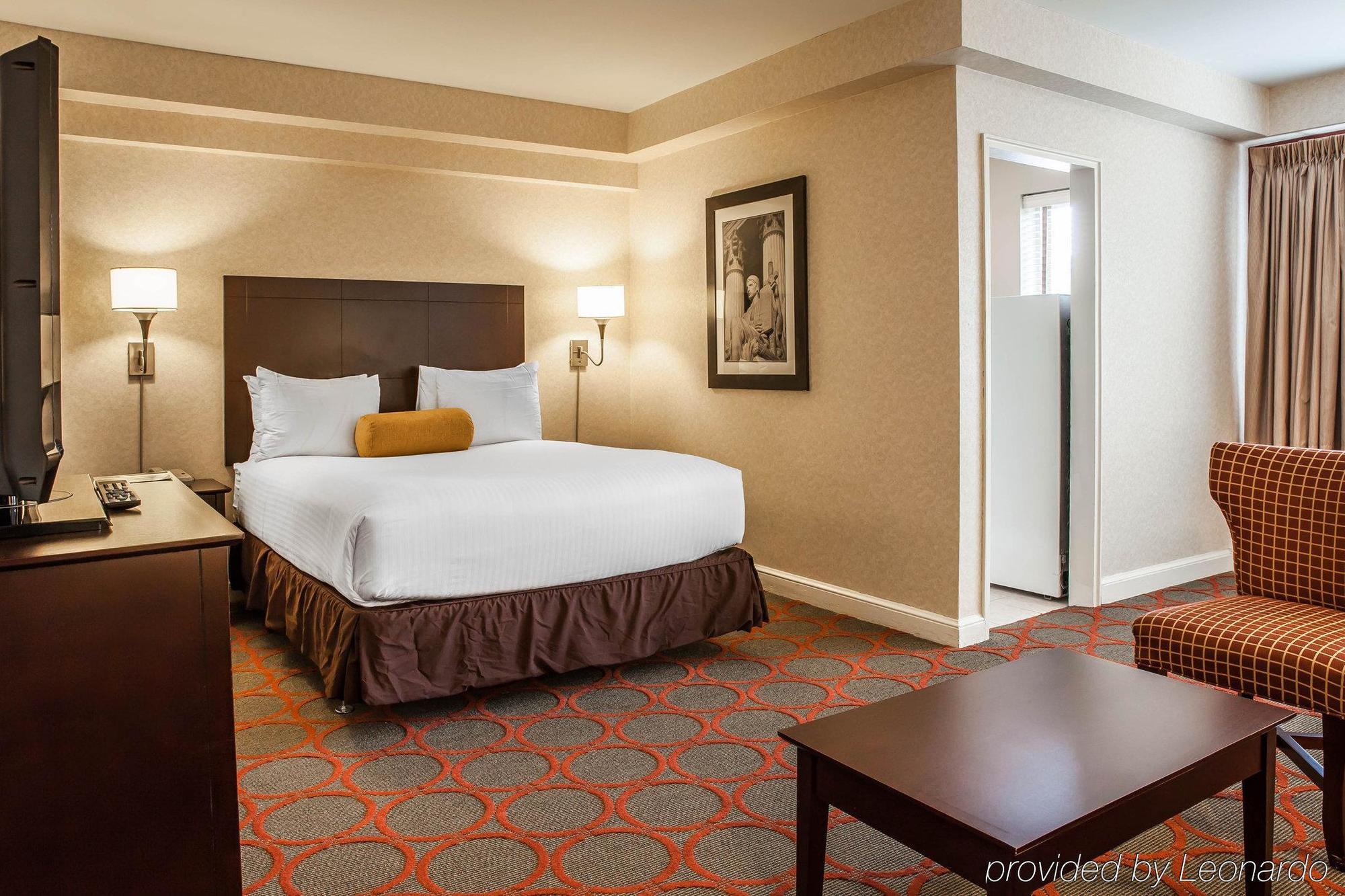 The Virginian Suites, Ascend Hotel Collection Арлингтон Экстерьер фото