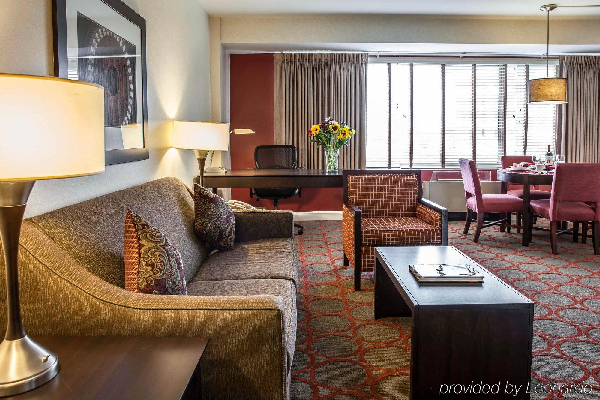 The Virginian Suites, Ascend Hotel Collection Арлингтон Экстерьер фото