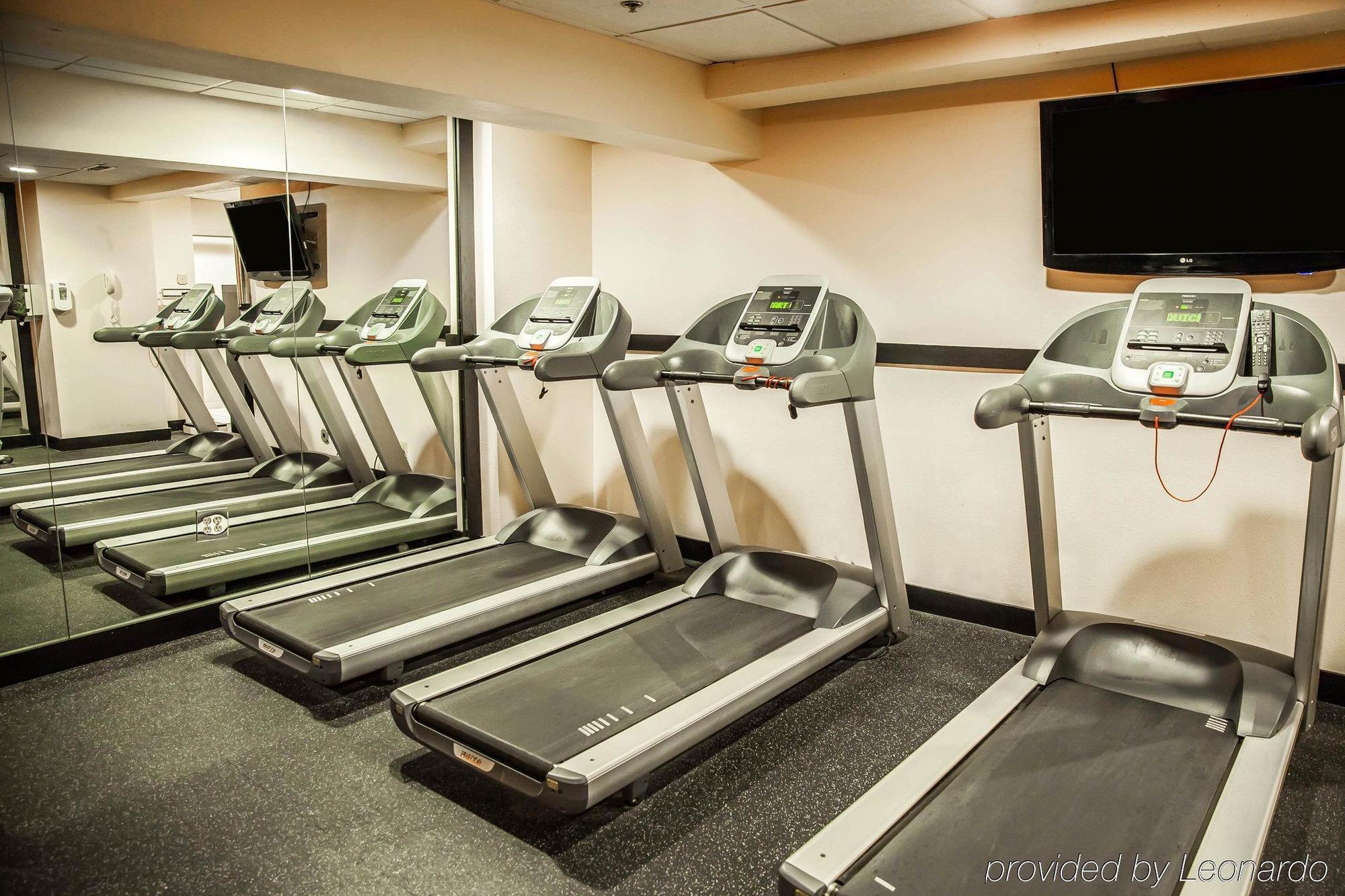 The Virginian Suites, Ascend Hotel Collection Арлингтон Экстерьер фото