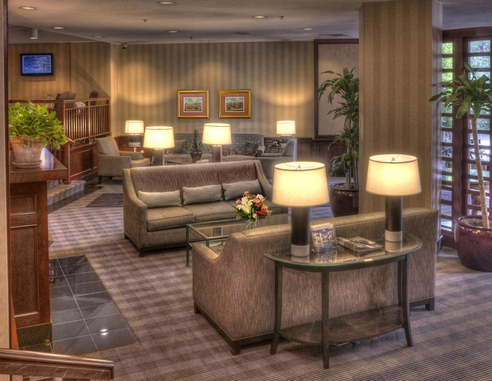 The Virginian Suites, Ascend Hotel Collection Арлингтон Экстерьер фото
