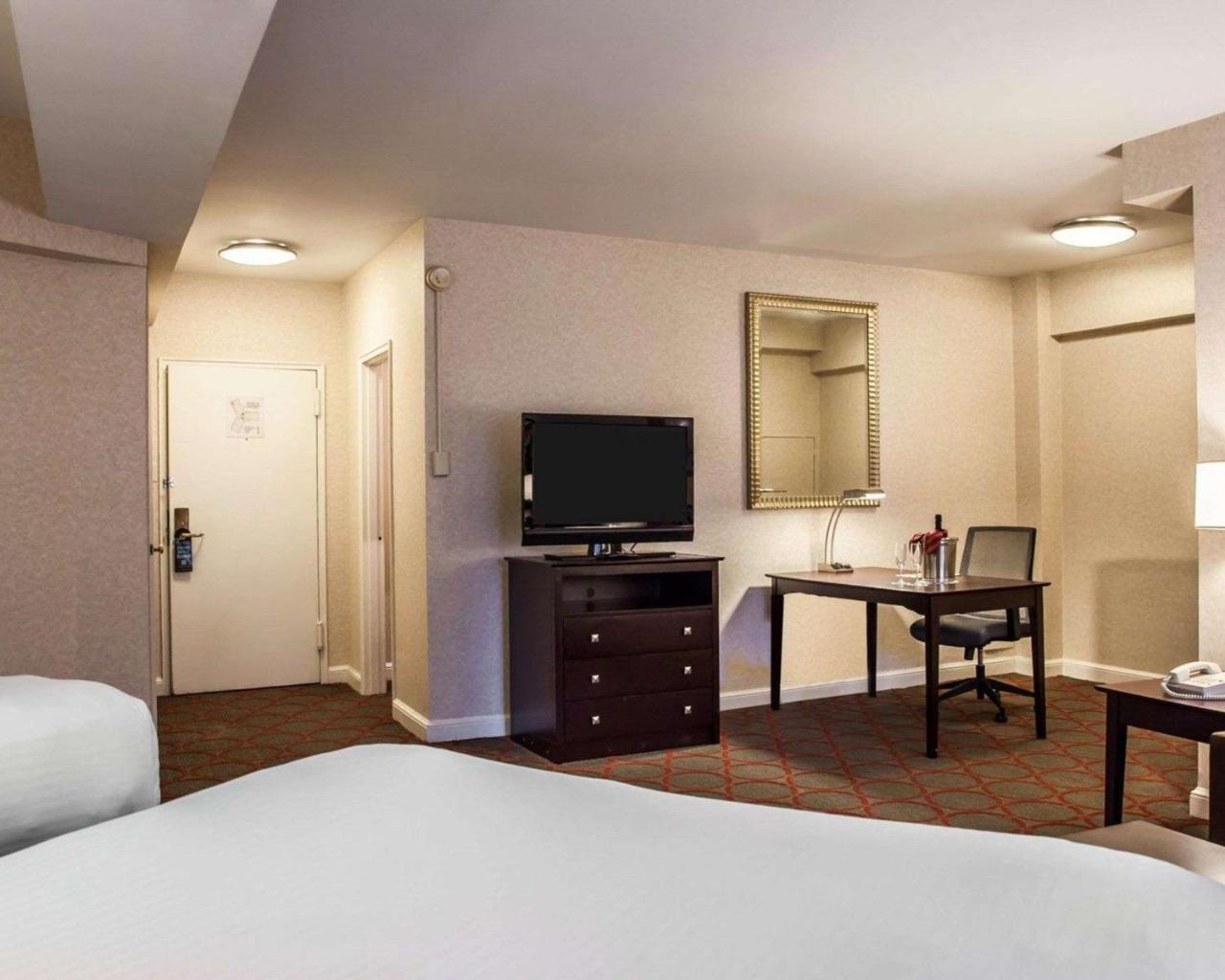 The Virginian Suites, Ascend Hotel Collection Арлингтон Экстерьер фото