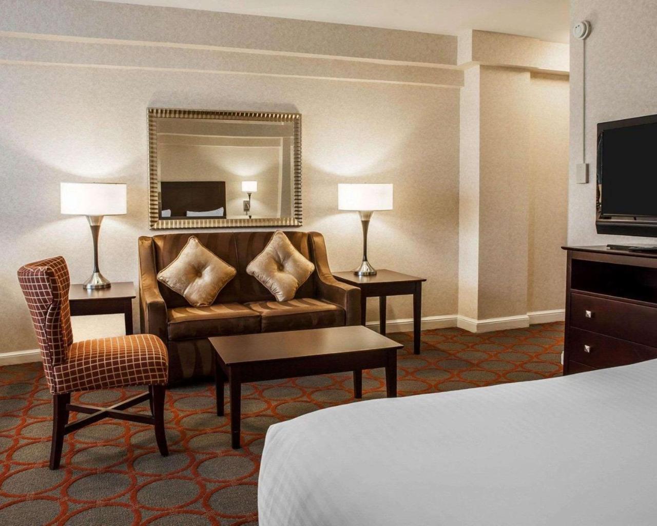 The Virginian Suites, Ascend Hotel Collection Арлингтон Экстерьер фото