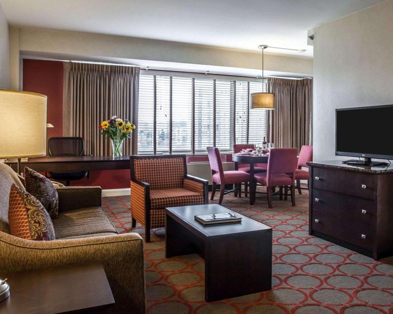 The Virginian Suites, Ascend Hotel Collection Арлингтон Экстерьер фото