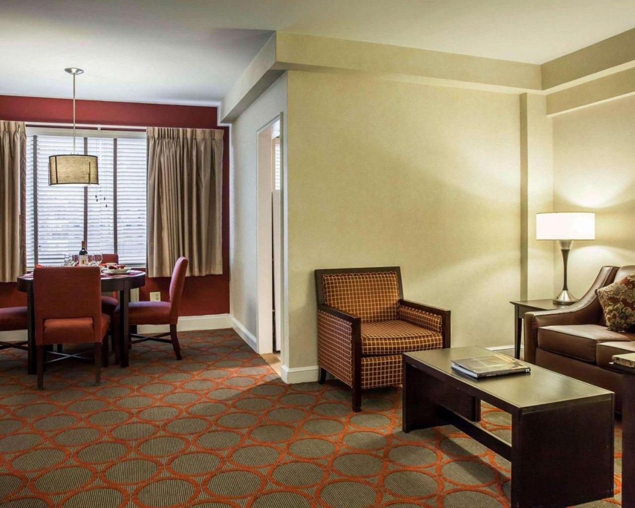 The Virginian Suites, Ascend Hotel Collection Арлингтон Экстерьер фото