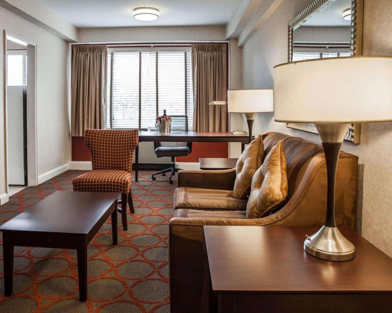 The Virginian Suites, Ascend Hotel Collection Арлингтон Экстерьер фото